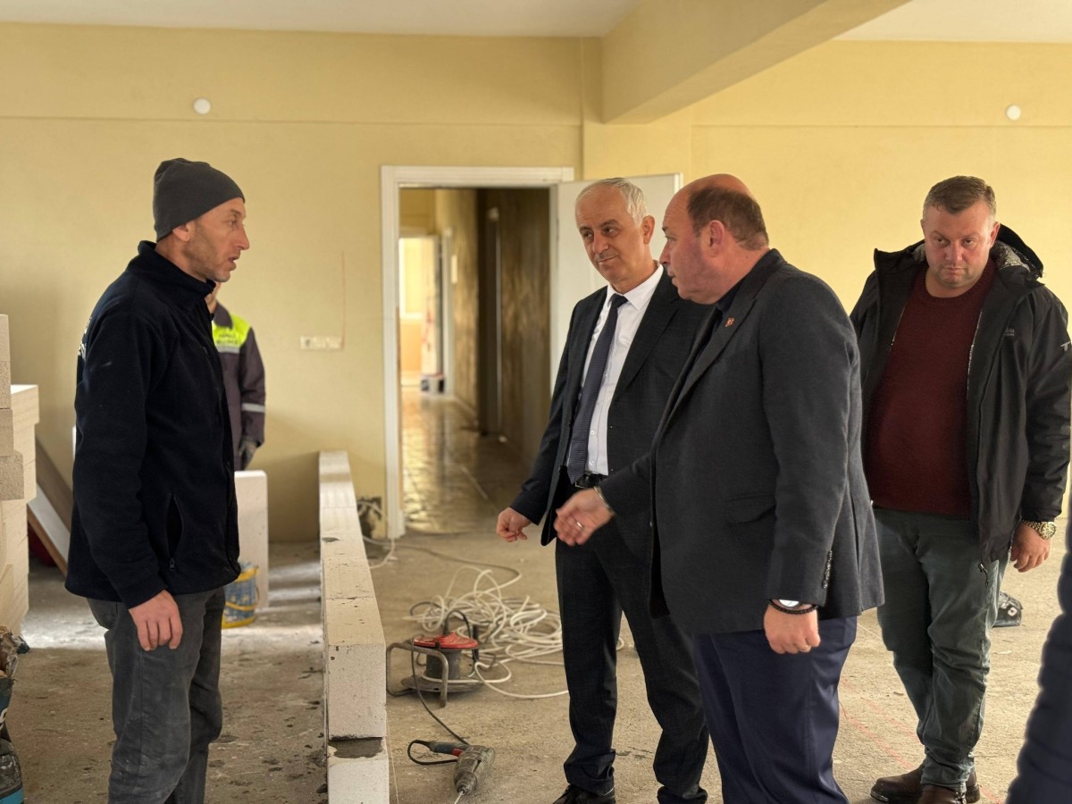 Ferizli’de Mesleki Eğitim Merkezi İnşaatı Yerinde İncelendiler